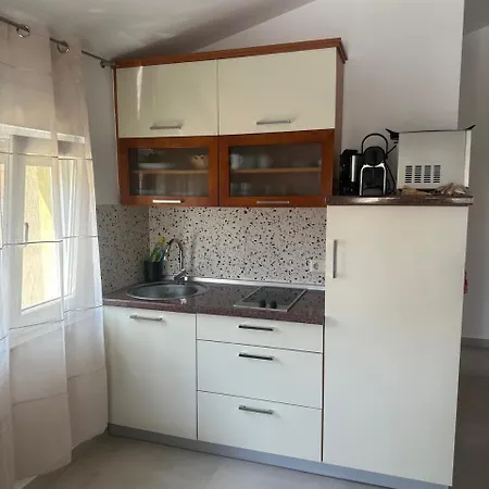 Apartment By The Sea - 22235 Vir